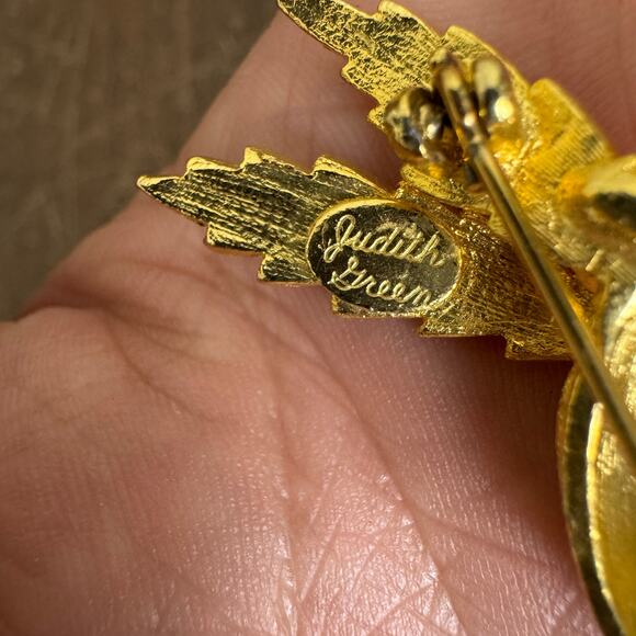 Judith Green VINTAGE Gold Tone Hummingbird Red Rhinestone Brooch Pin - Picture 5 of 5